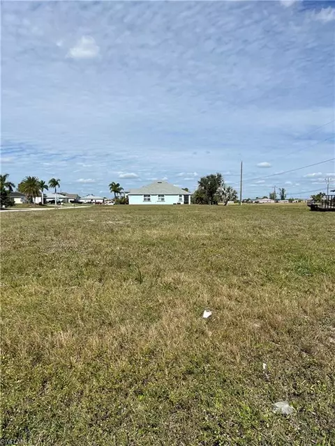 1607 NE 7th Pl, Cape Coral, FL 33909