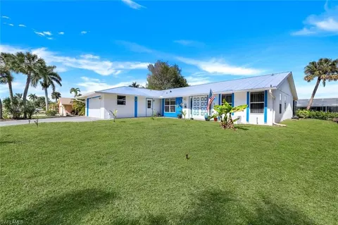 225 Pebble Beach Cir, Naples, FL 34113