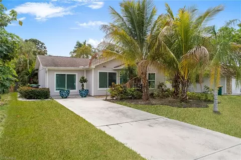 862 101st Ave N, Naples, FL 34108