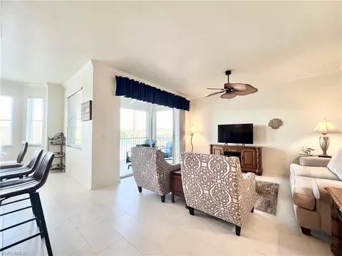 8555 Naples Heritage Dr #236, Naples, FL 34112