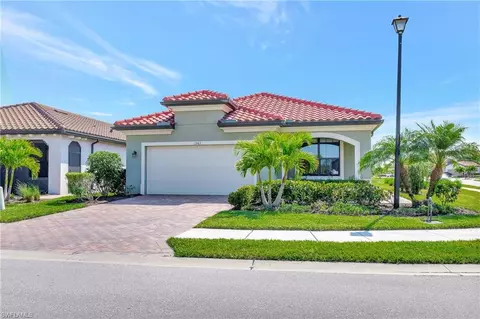 1563 Santiago Cir, Naples, FL 34113