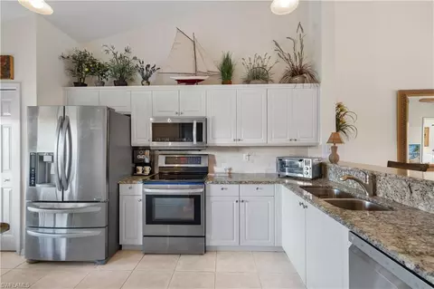 9175 Celeste Dr #2-402, Naples, FL 34113 photo 3