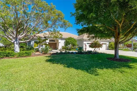 2121 Imperial Cir, Naples, FL 34110