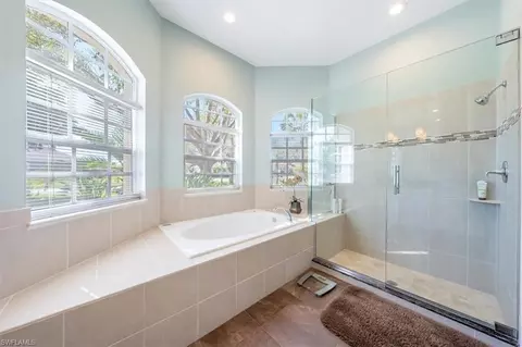 Bath - 2121 Imperial Cir, Naples, FL 34110 photo 2 of 4