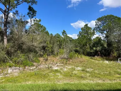 400 20 St SE, Naples, FL 34117