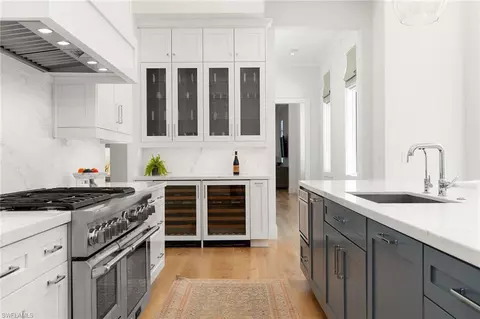 Kitchen - 2546 Augusta Dr, Naples, FL 34109 photo 2 of 10