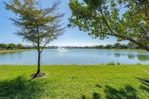 14598 Edgewater Cir, Naples, FL 34114