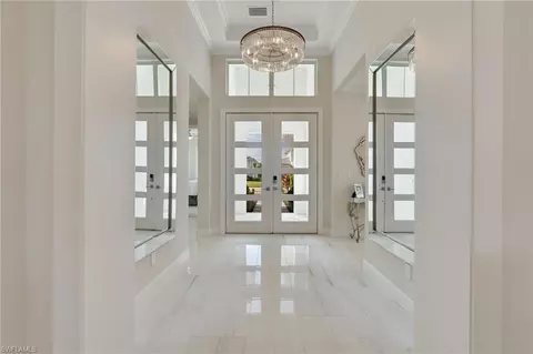 9257 Cayman Dr, Naples, FL 34114