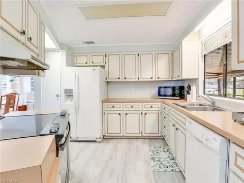 Kitchen - 123 Calais Ct, Naples, FL 34112 photo 3 of 4