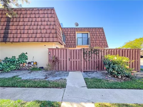 5213 Cedarbend Dr #2, Fort Myers, FL 33919