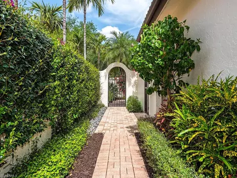 14 Las Brisas Way #15, Naples, FL 34108