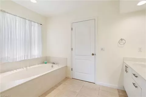 Bath - 3524 Corinthian Way, Naples, FL 34105 photo 3 of 5