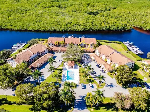 206 Newport Dr #810, Naples, FL 34114