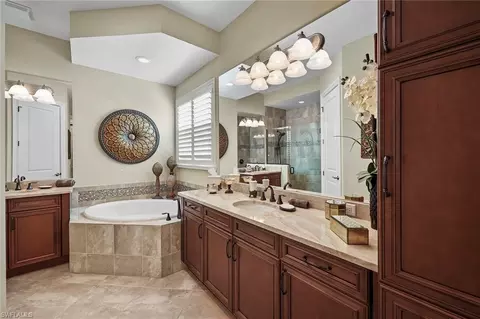 Bath - 6513 Roma Way, Naples, FL 34113 photo 1 of 5