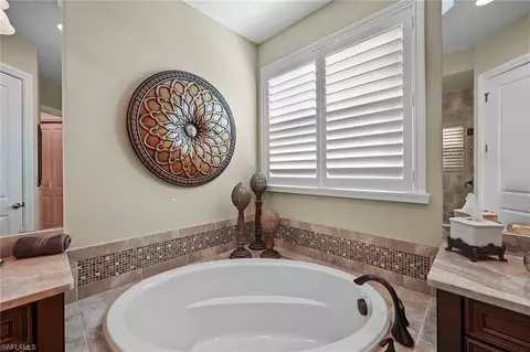 Bath - 6513 Roma Way, Naples, FL 34113 photo 2 of 5