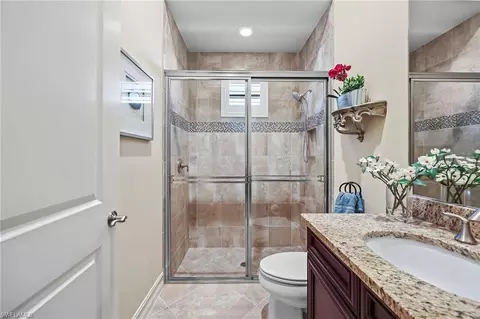 Bath - 6513 Roma Way, Naples, FL 34113 photo 4 of 5