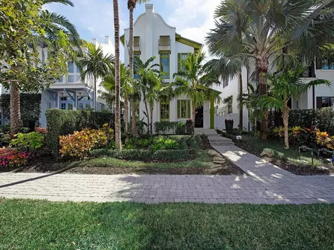 972 9th Ave S, Naples, FL 34102