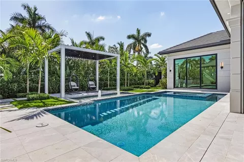 595 Pine Grove Ln, Naples, FL 34103