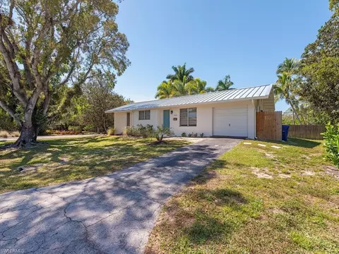 1055 13th St N, Naples, FL 34102