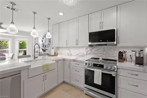 Kitchen - 124 Willowick Dr, Naples, FL 34110 photo 3 of 4