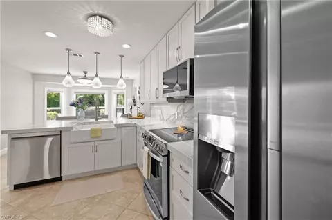 Kitchen - 124 Willowick Dr, Naples, FL 34110 photo 4 of 4