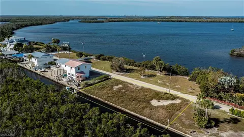 8153 Moyer Ln, Bokeelia, FL 33922
