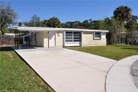 1343 Barbizon Ln, Naples, FL 34104