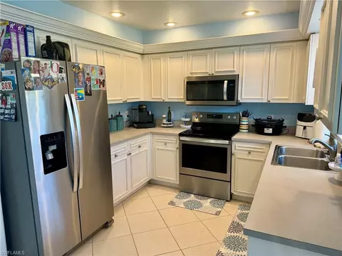 276 Madison Dr, Naples, FL 34110 photo 4