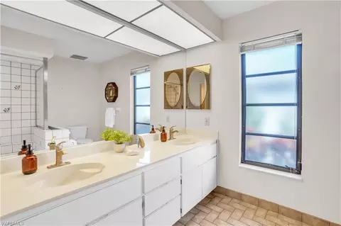 Bath - 1660 Mullet Ct, Naples, FL 34102 photo 3 of 5