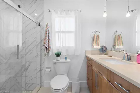 Bath - 577 106th Ave N, Naples, FL 34108 photo 2 of 2