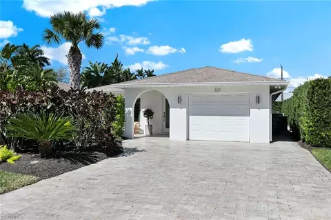 577 106th Ave N, Naples, FL 34108