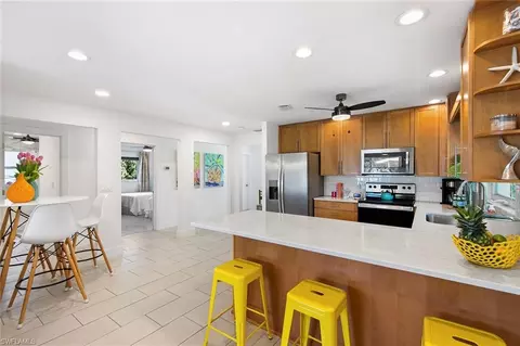 Kitchen - 577 106th Ave N, Naples, FL 34108 photo 5 of 6