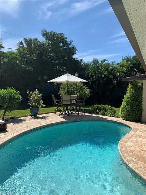 510 96th Ave N, Naples, FL 34108