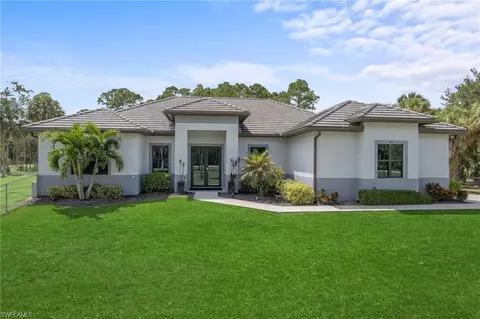 481 7th St NW, Naples, FL 34120