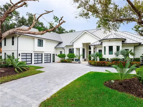 681 Katemore Ln, Naples, FL 34108