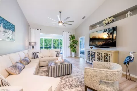 365 Robin Hood Cir #202, Naples, FL 34104