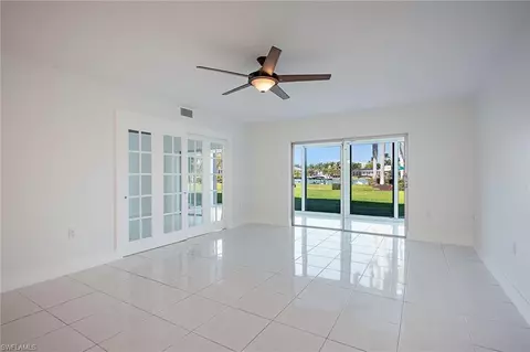 383 Harbour Dr #102, Naples, FL 34103
