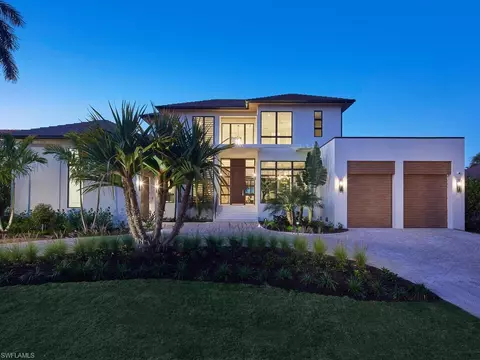 595 16th Ave S, Naples, FL 34102