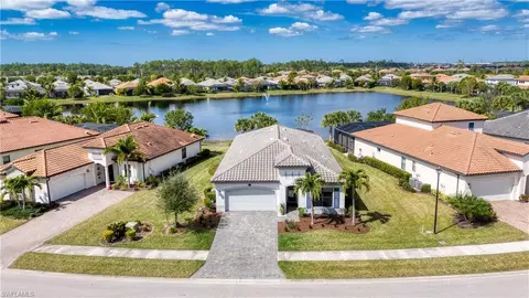 2010 Mustique St, Naples, FL 34120
