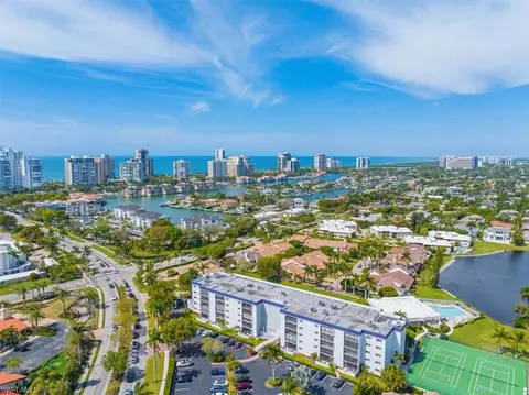 555 Park Shore Dr #B-401, Naples, FL 34103