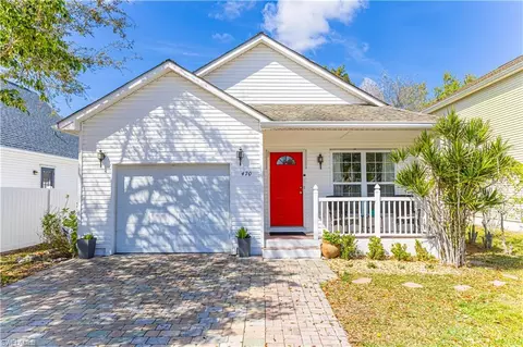 470 Leawood Cir, Naples, FL 34104