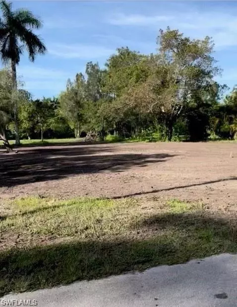 246 Singletary St, Everglades City, FL 34114