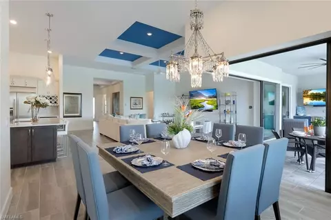 9562 Everglades Dr, Naples, FL 34120