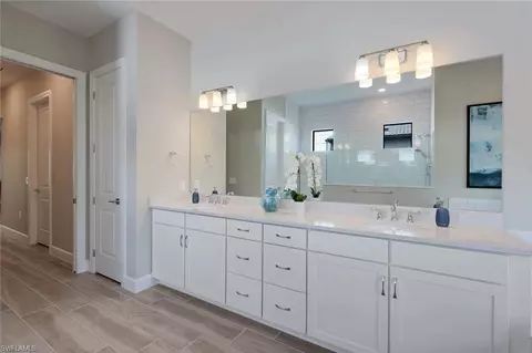 Bath - 9562 Everglades Dr, Naples, FL 34120 photo 2 of 4