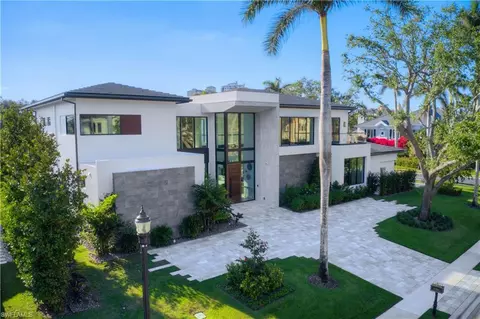 7199 Tory Ln, Naples, FL 34108