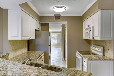 122 Cypress Way E #C4, Naples, FL 34110