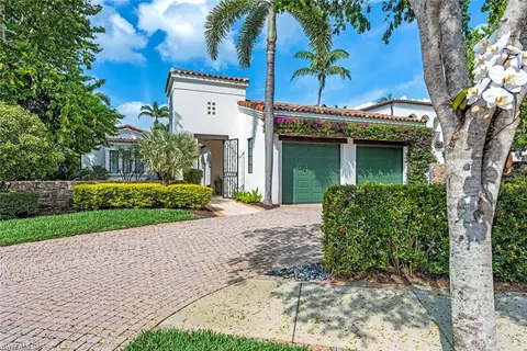 16631 Cortona Ln, Naples, FL 34110