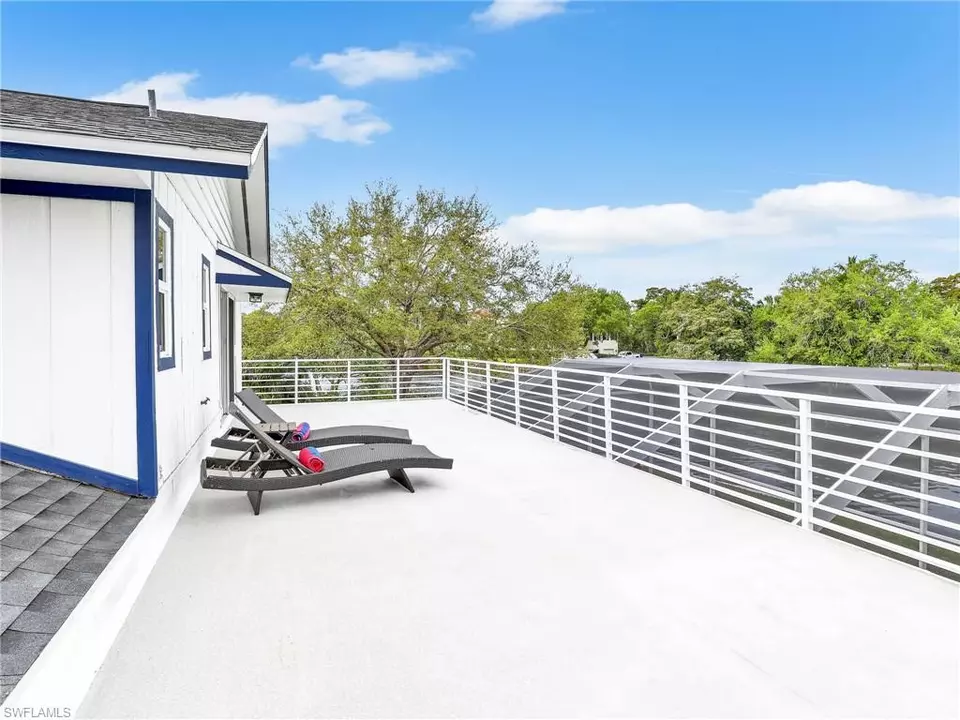 Exterior - 27544 Bayshore Dr, Bonita Springs, FL 34134 photo 7 of 12