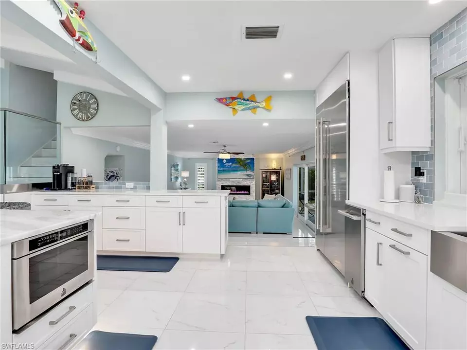 Kitchen - 27544 Bayshore Dr, Bonita Springs, FL 34134 photo 2 of 4