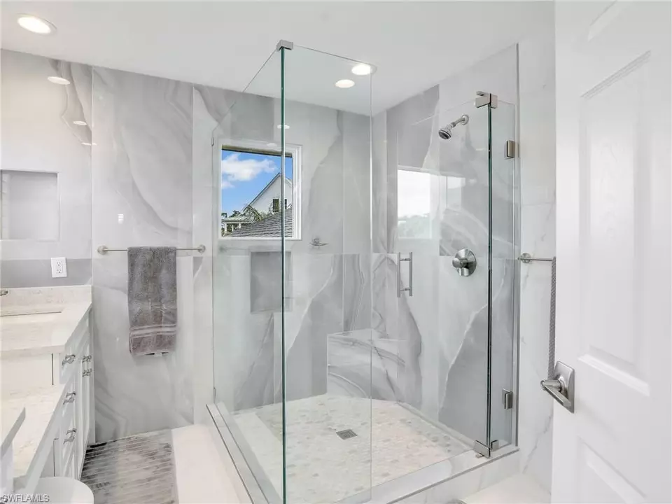 Bath - 27544 Bayshore Dr, Bonita Springs, FL 34134 photo 2 of 5